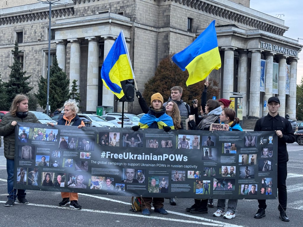 В Варшаве прошла акция в поддержку военнопленных — фото - фото 26