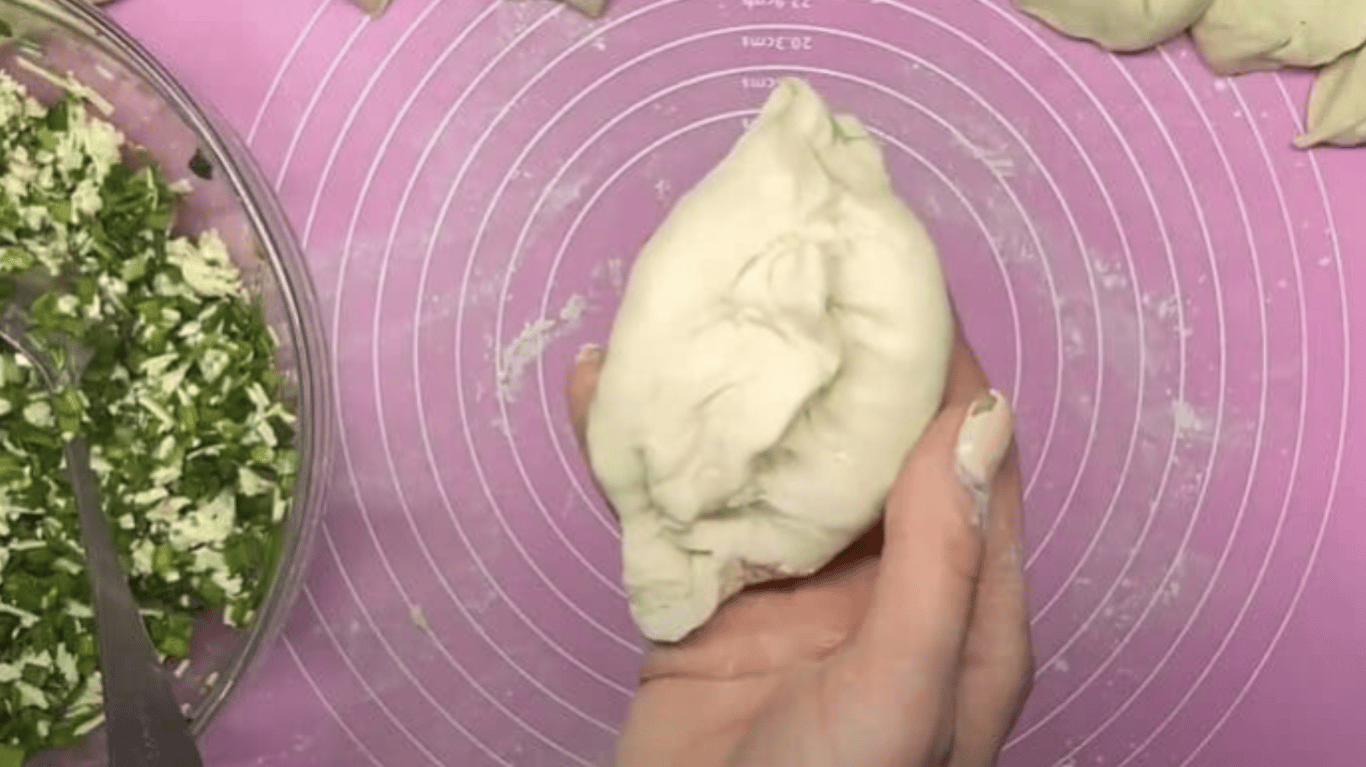 простий рецепт пиріжків з зеленою цибулею