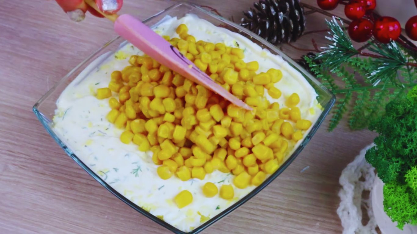 салат з консервованим тунцем