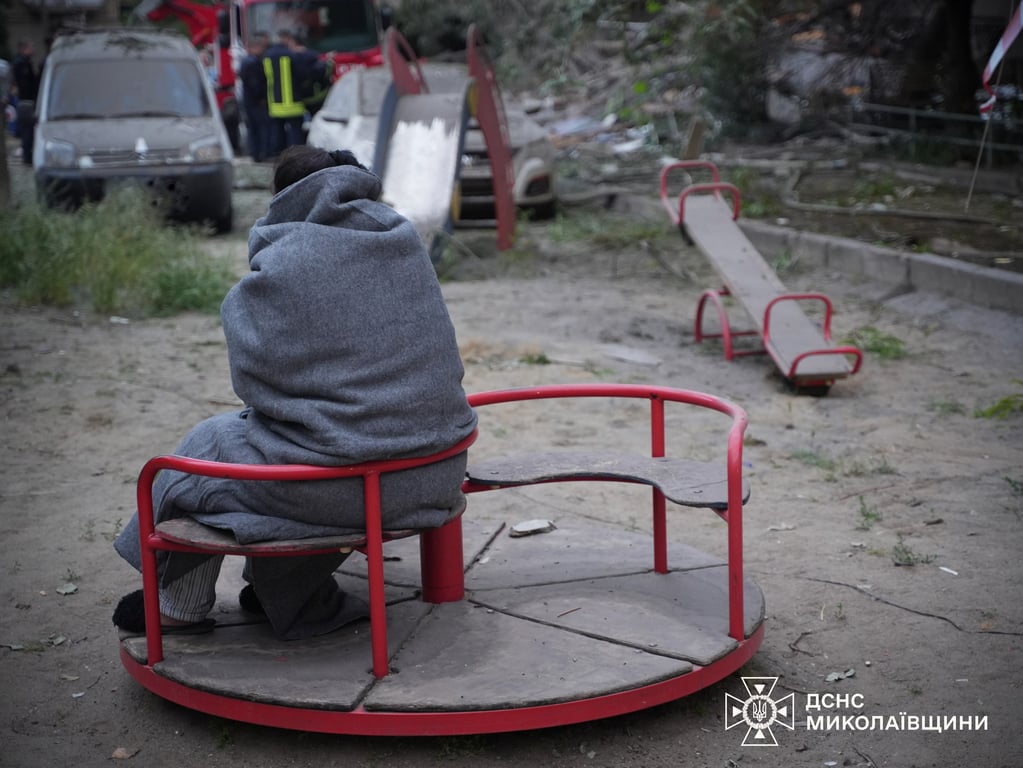 Пекельна ніч у Миколаєві – під завалами досі шукають уцілілих - фото 6