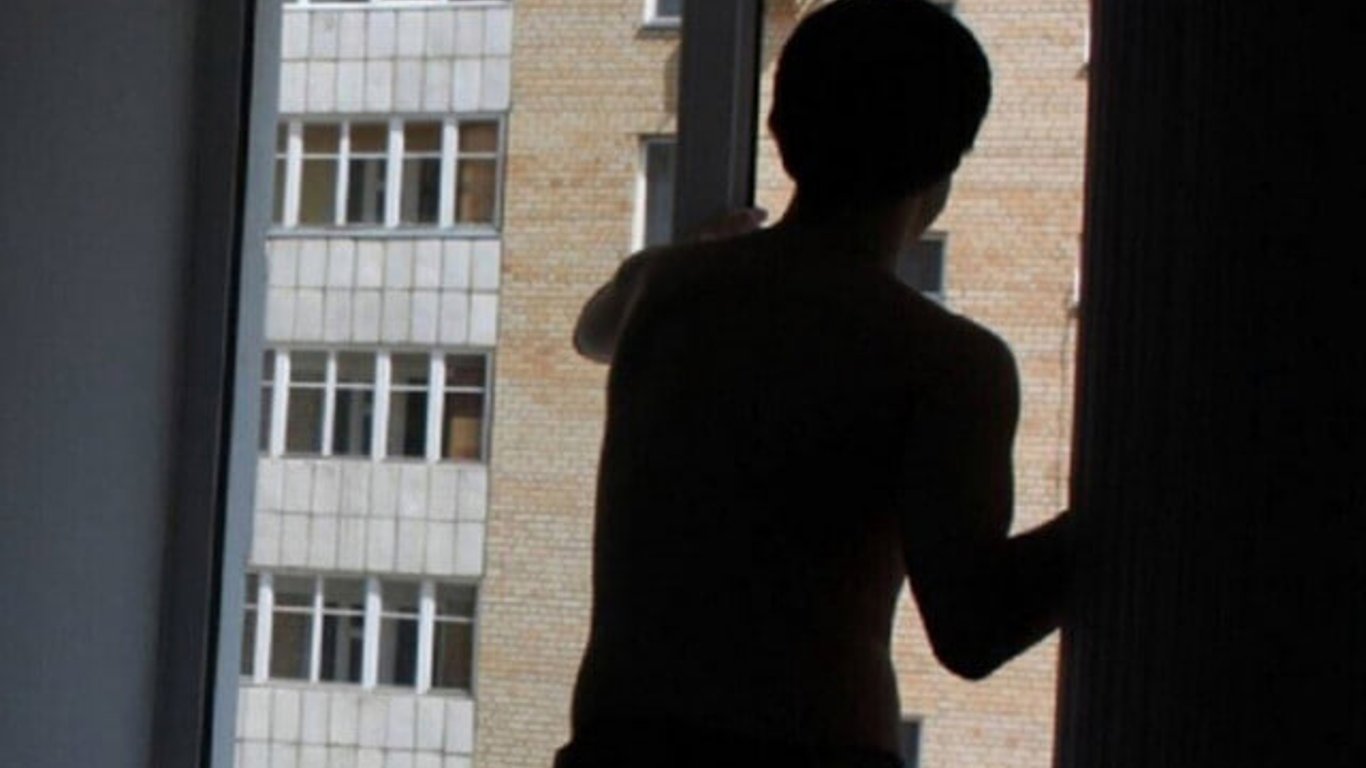 У Львові з вікна вистрибнув хлопець — що передувало цьому вчинку