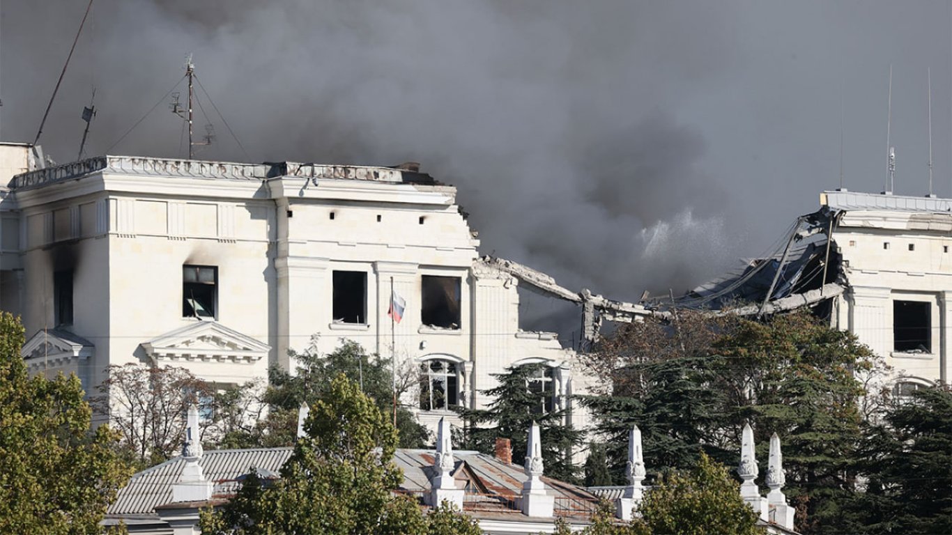 Росіяни показали фото зруйнованої будівлі штабу Чорноморського флоту