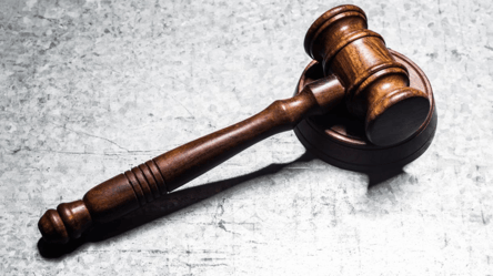 В Одессе военный присвоил чужую банковскую карту — как наказали - 290x166