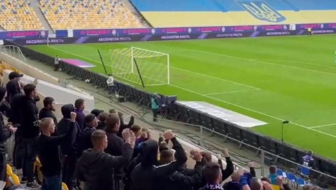 Уболівальники на матчі УПЛ