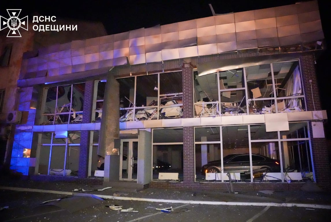 В Одесі масштабні пожежі після атаки РФ — фото наслідків удару - фото 3