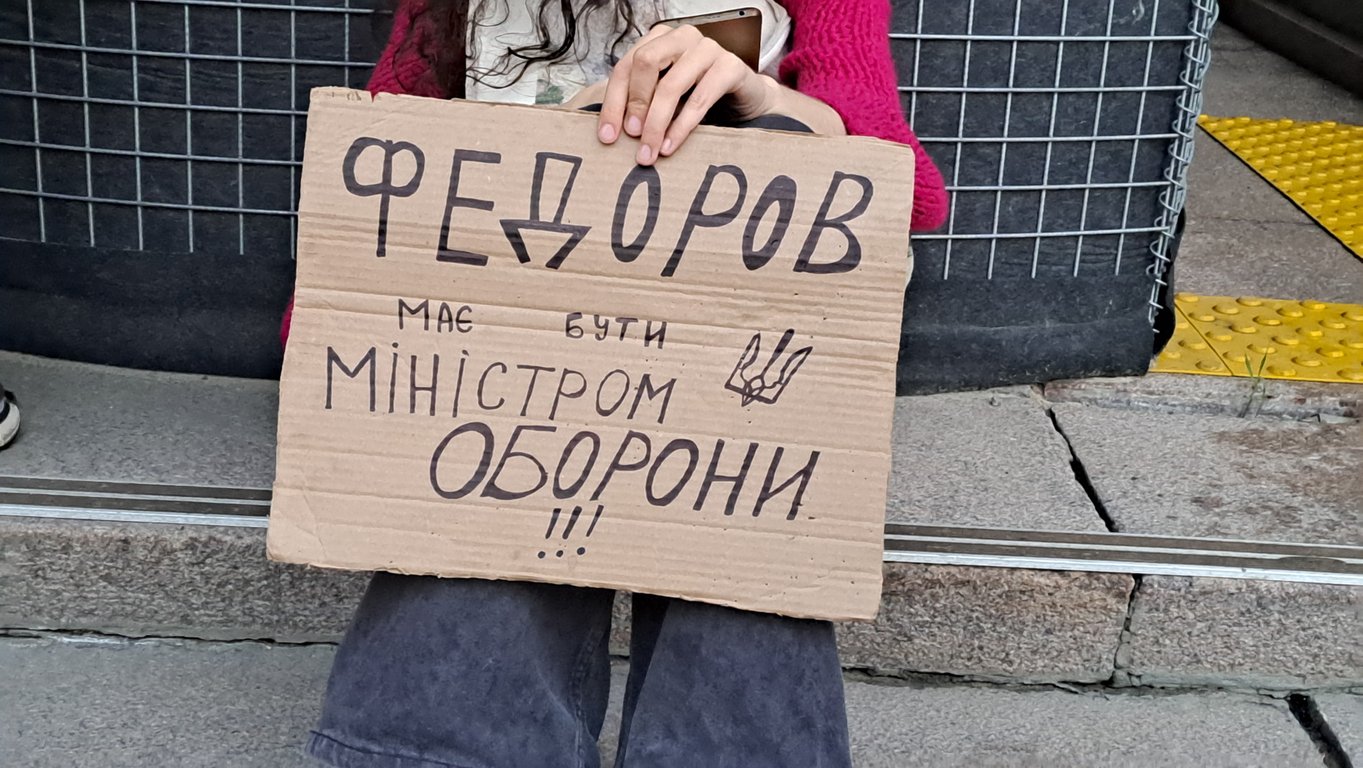 Картонка учасниці акції протесту у Дніпрі 28 липня 2026 року