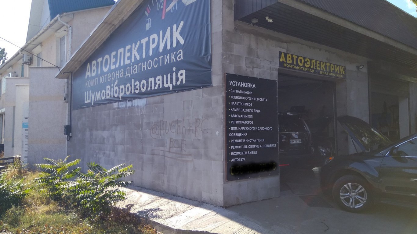 В Одессе продолжается демонтаж рекламных вывесок с нарушениями