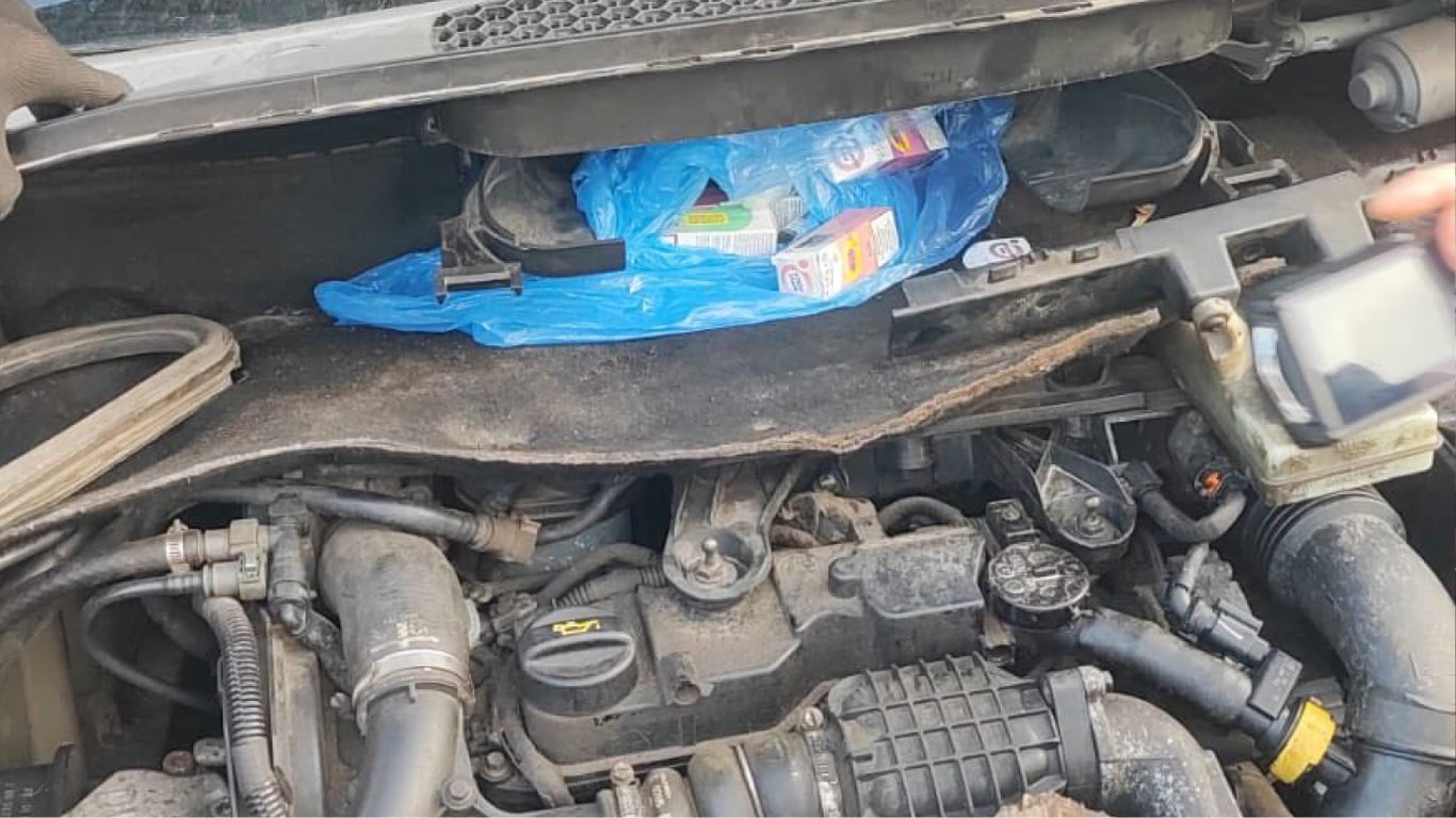 На Одещині затримали іноземця: знайшли схованку в машині