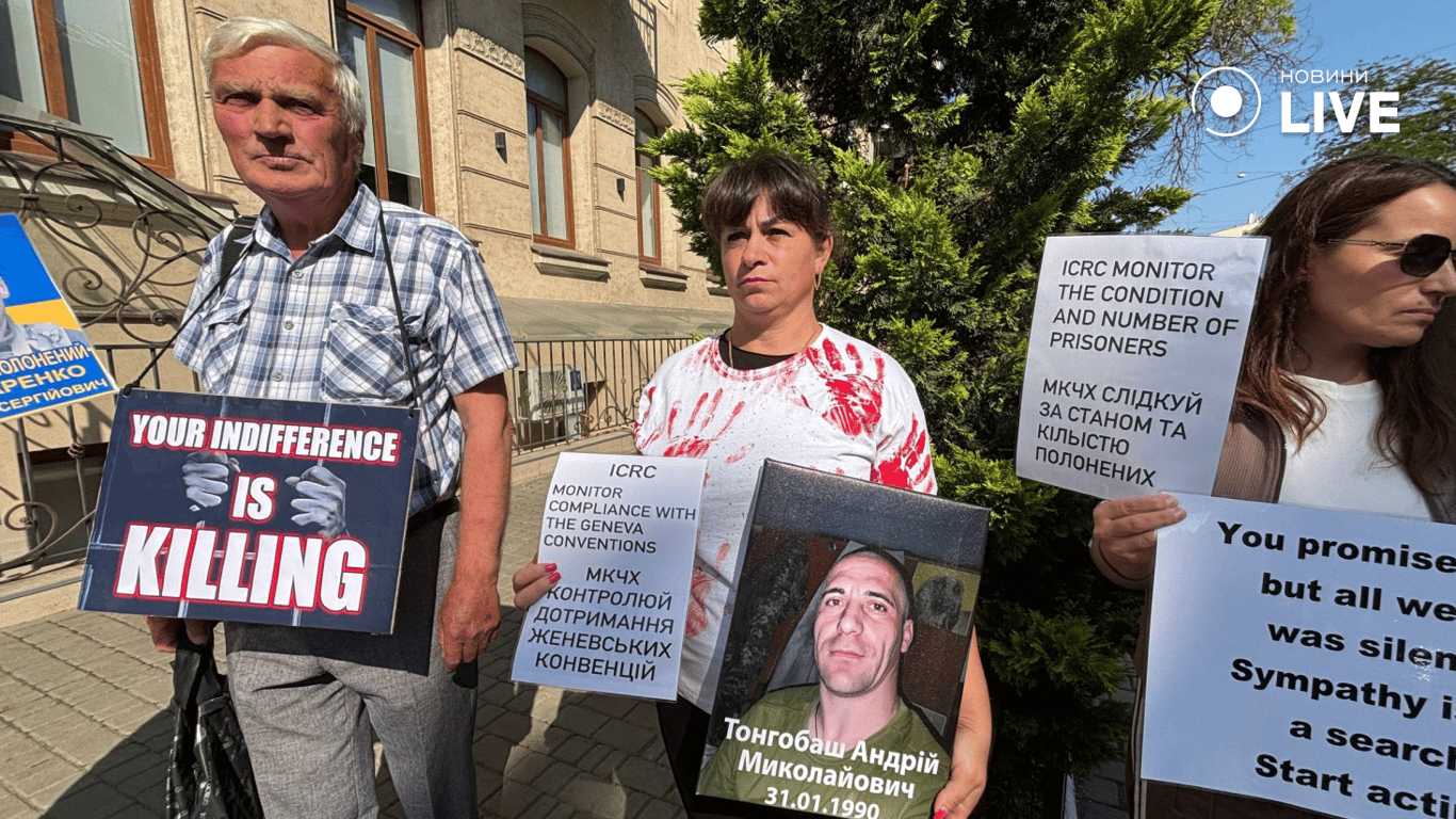 Із зав'язаними очима — черговий мітинг під МКЧХ в Одесі - фото 6