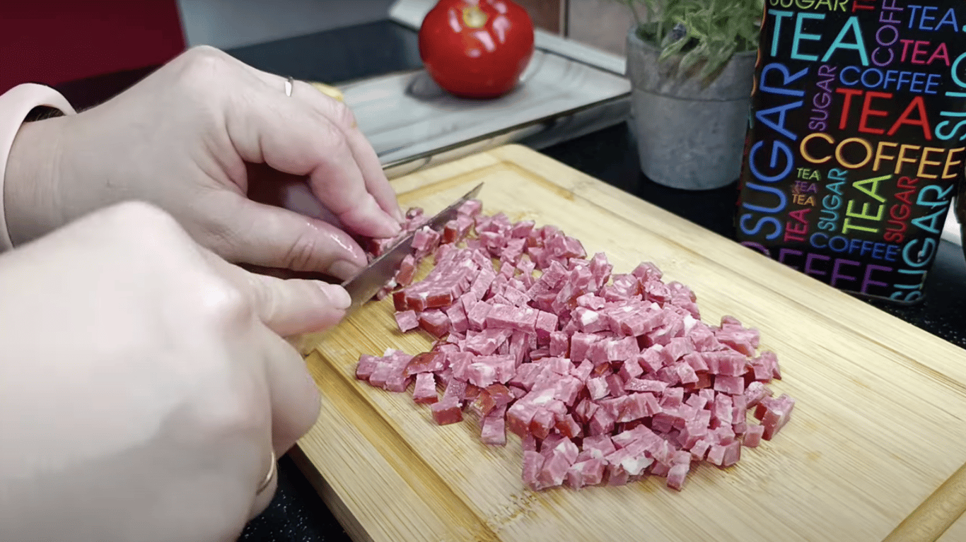 оладки з ковбасою на сніданок