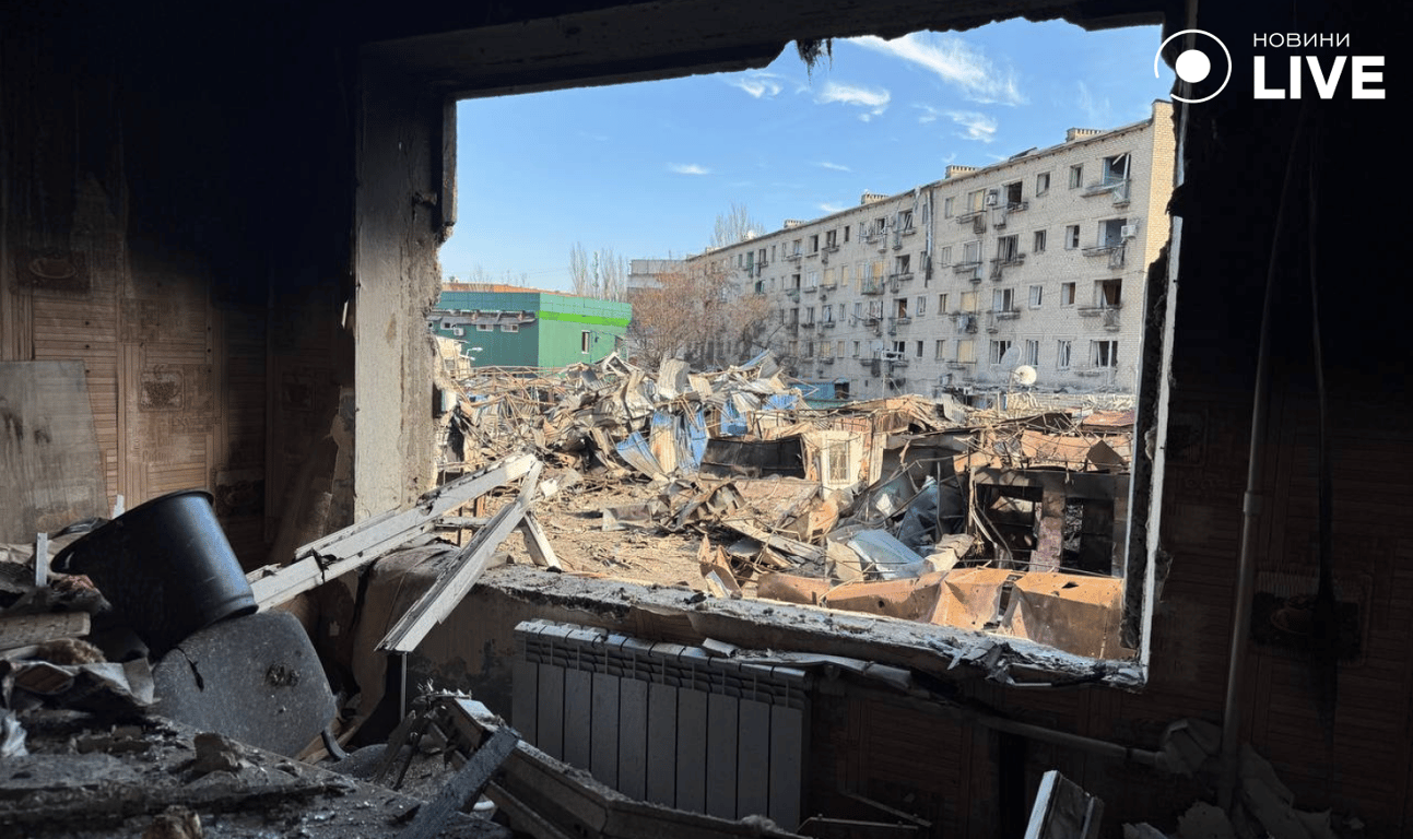 Руйнування після обстрілу Добропілля: розбиті автомобілі та завали