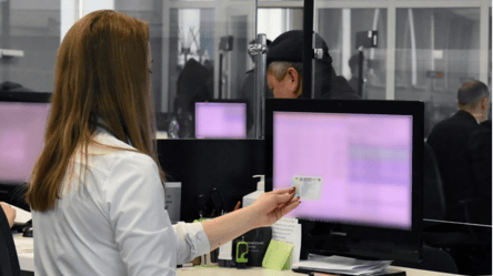 У Львівській області жінка планувала обміняти в МВС фальшиві водійські права - 285x160