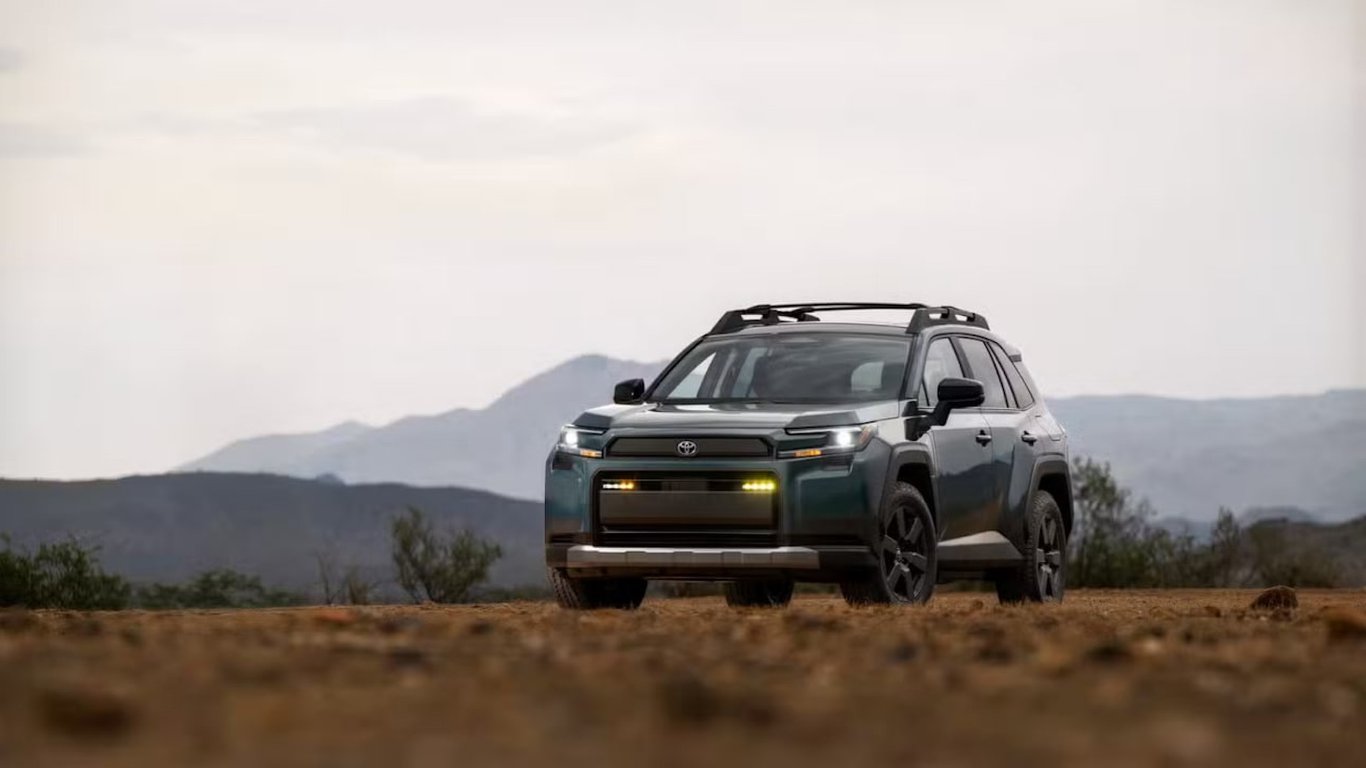 Особливості гібрида Toyota RAV4, які водії оцінили найбільше