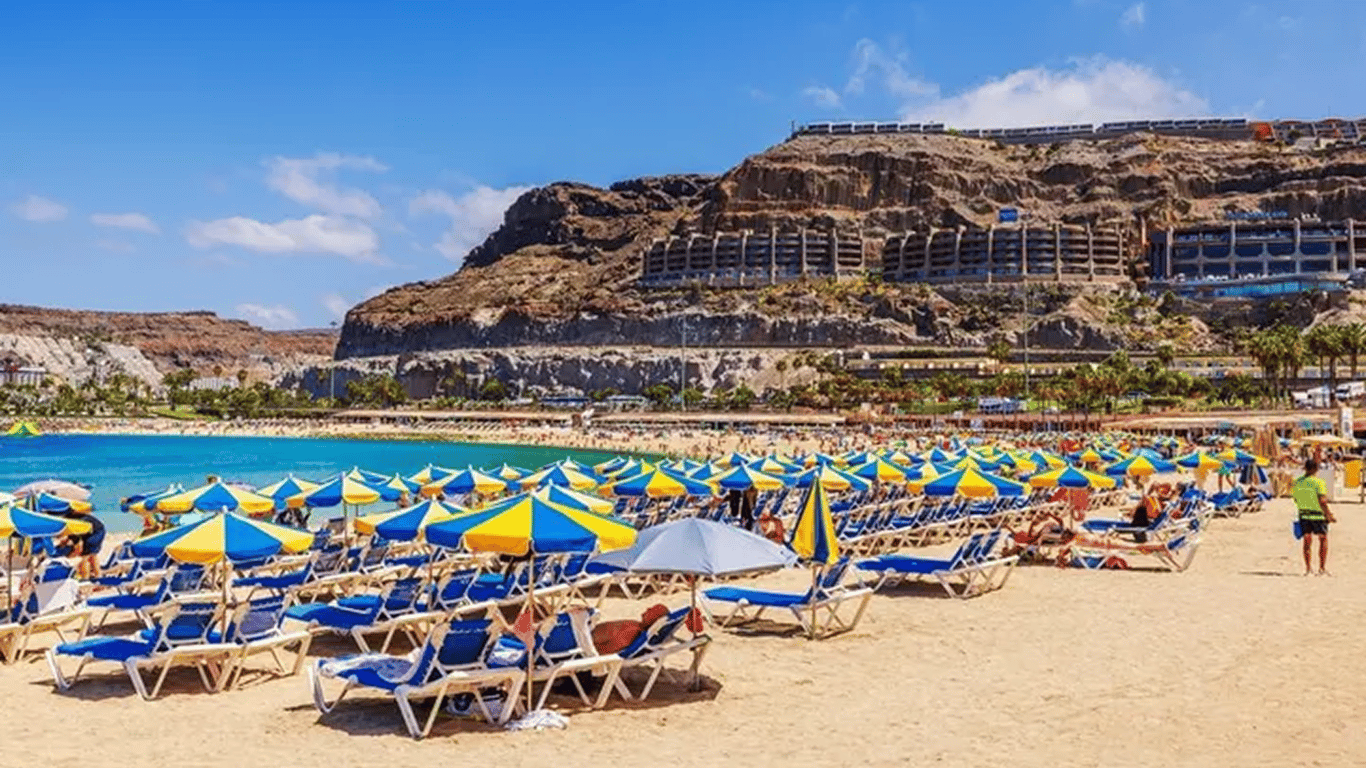 Британські туристи доплачуватимуть за вже оплачені відпустки