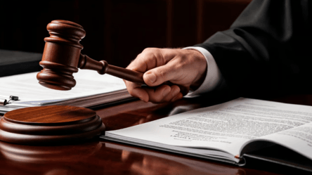 Працівник ТЦК вимагав у чоловіка хабар — як покарав суд - 285x160