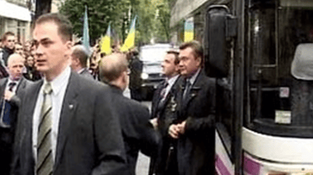 "Яичное покушение" — как 21 год назад в Януковича швырнули яйцом - 285x160