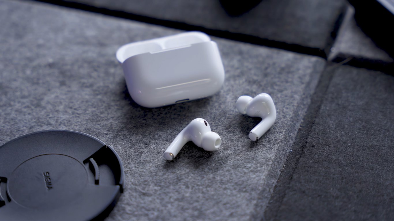 Apple готує AirPods із камерами для нових ШІ-функцій Siri: який вигляд матимуть