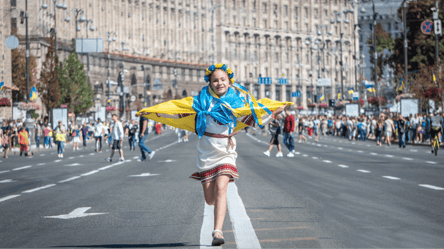 Киевляне отмечают День города: яркие открытки и поздравления к празднику - 285x160