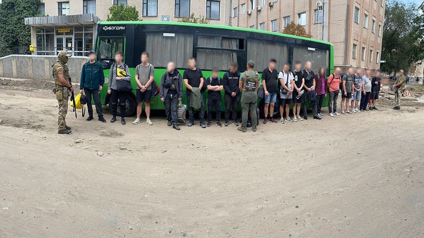 Як суди карають ухилянтів за спробу втекти з України від мобілізації