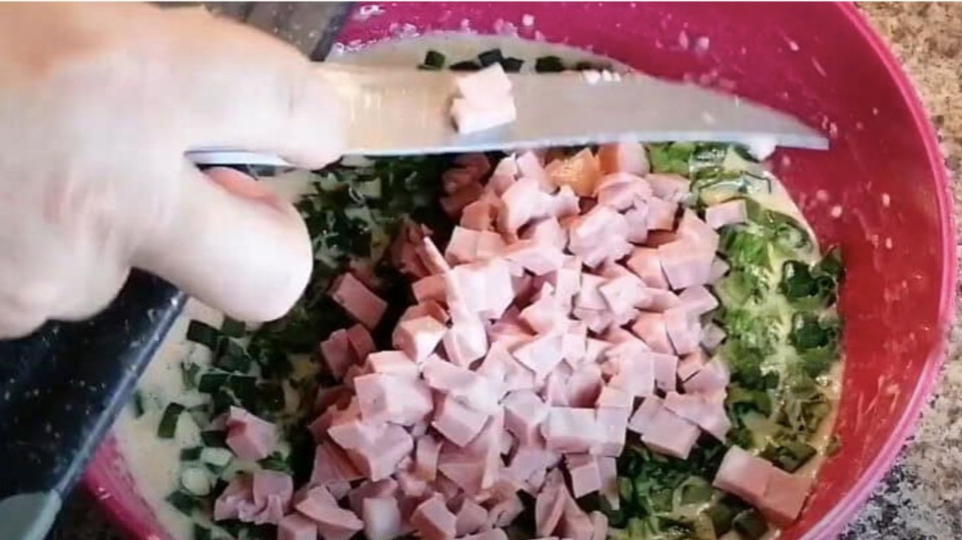 смачні млинці з начинкою на сніданок 