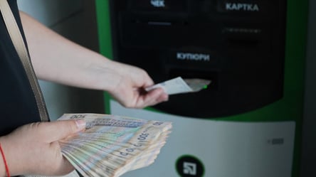 Мінус 3 тис. грн — клієнти ПриватБанку втрачають гроші у терміналах - 290x166