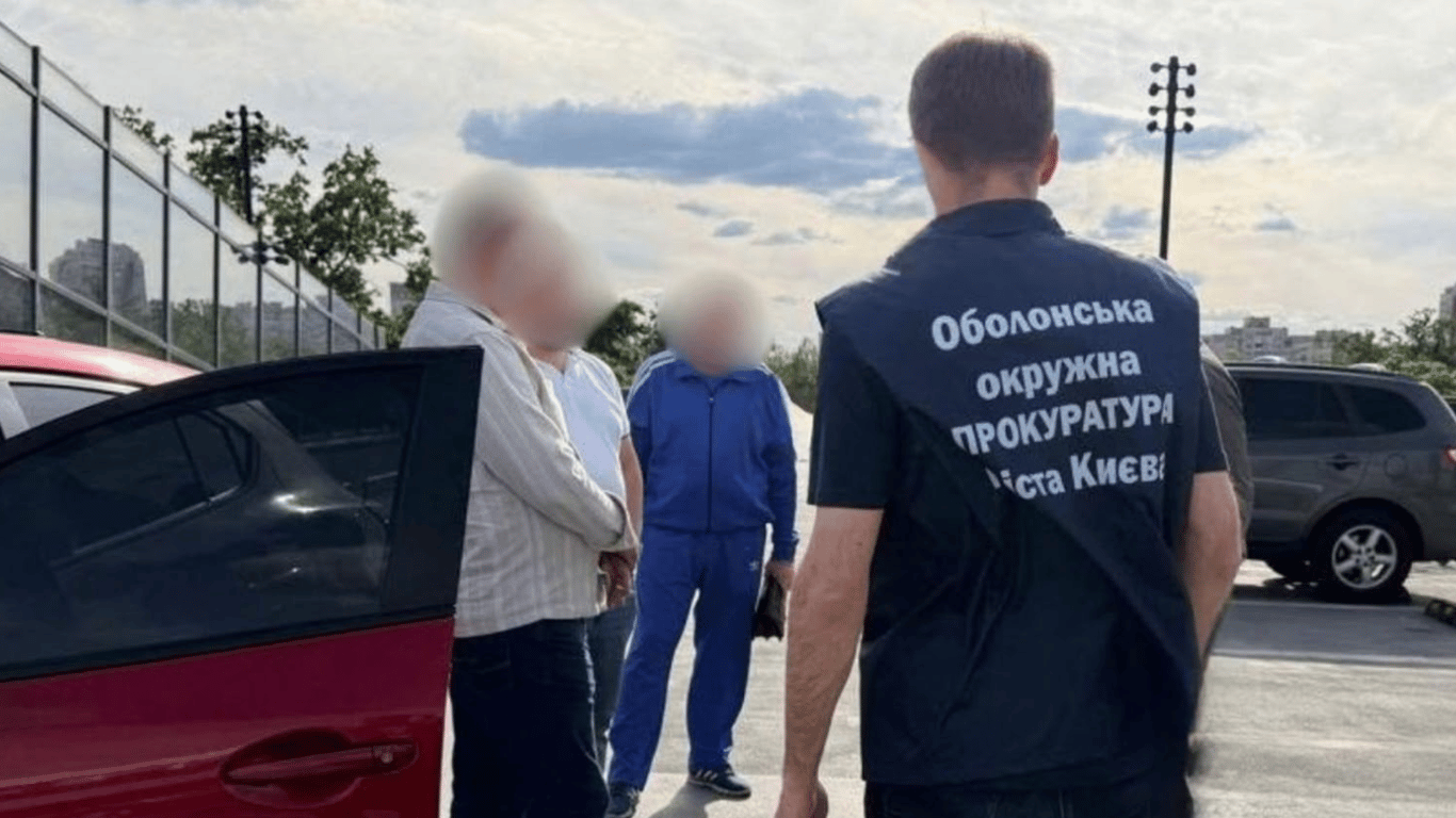 У Києві адвокат вимагав у хворого 25 000 доларів за довідку