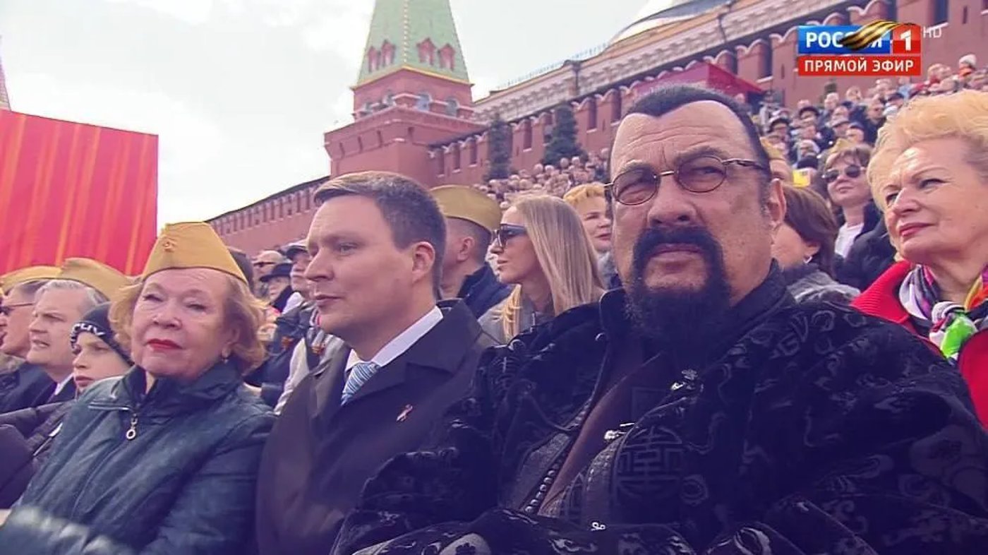 Стівен Сігал приїхав на парад до Москви - фото