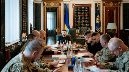 Зеленський зустрівся з керівниками сфери оборони — що обговорили - 290x166