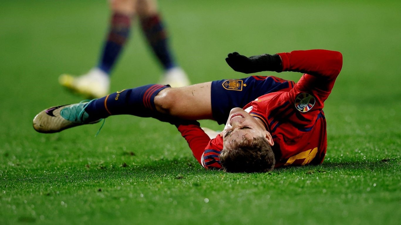 Лидер Барселоны получил тяжелую травму в матче Испании против Грузии