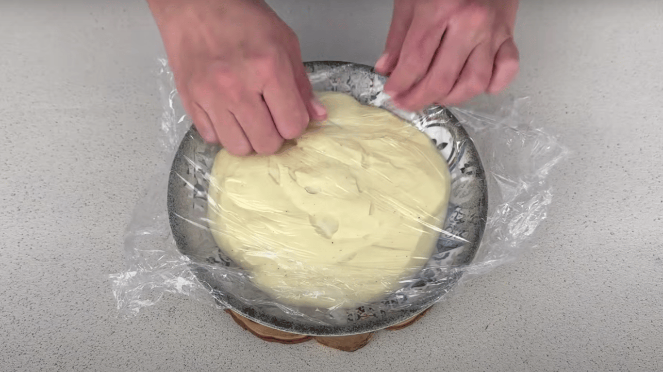 швидкі слойки з кремом та вишневою начинкою