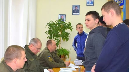 17-летние украинцы должны вернуться из-за границы — в Минобороны объяснили, зачем - 285x160