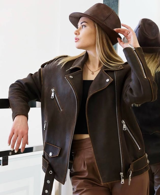 Шкіряна куртка має привабливий вигляд завжди
