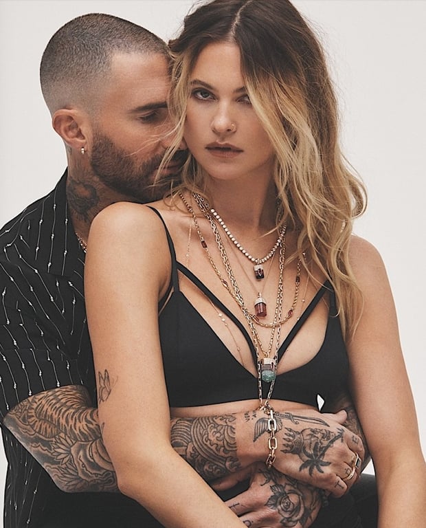 Співак Адам Левін з дружиною-моделлю Бегаті Прінслоу. Фото: JacquieAiche.com.