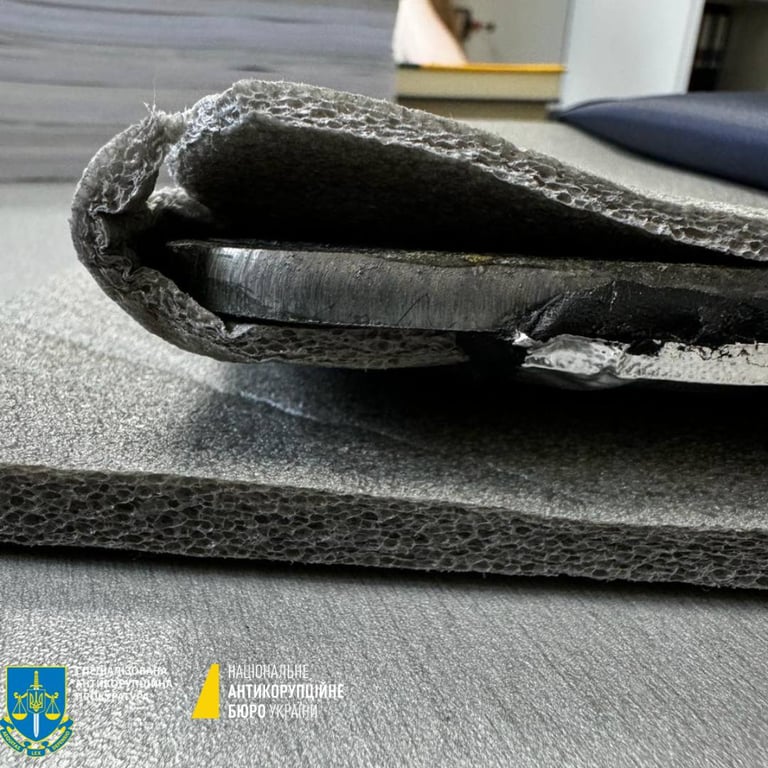 организовал закупку бронежилетов по завышенной цене