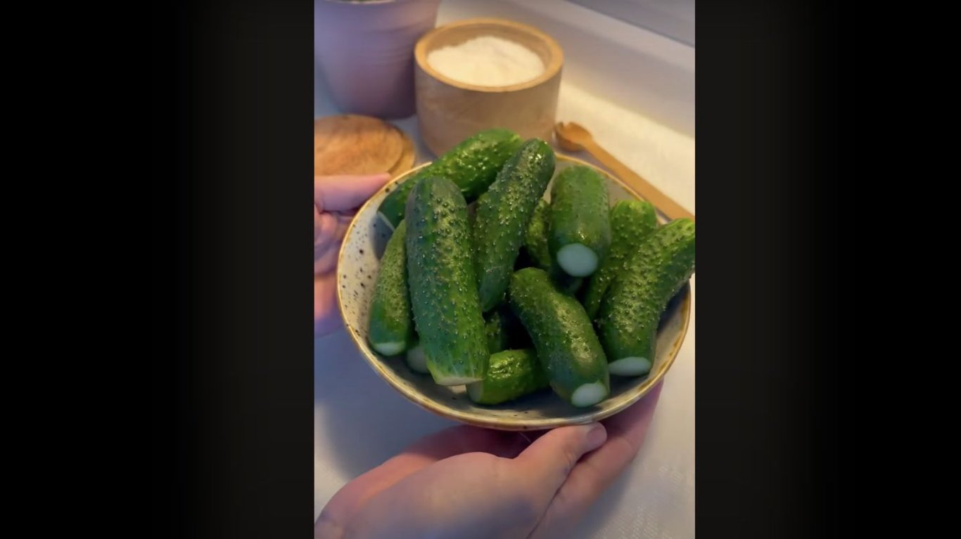 швидкий рецепт малосольних огірків