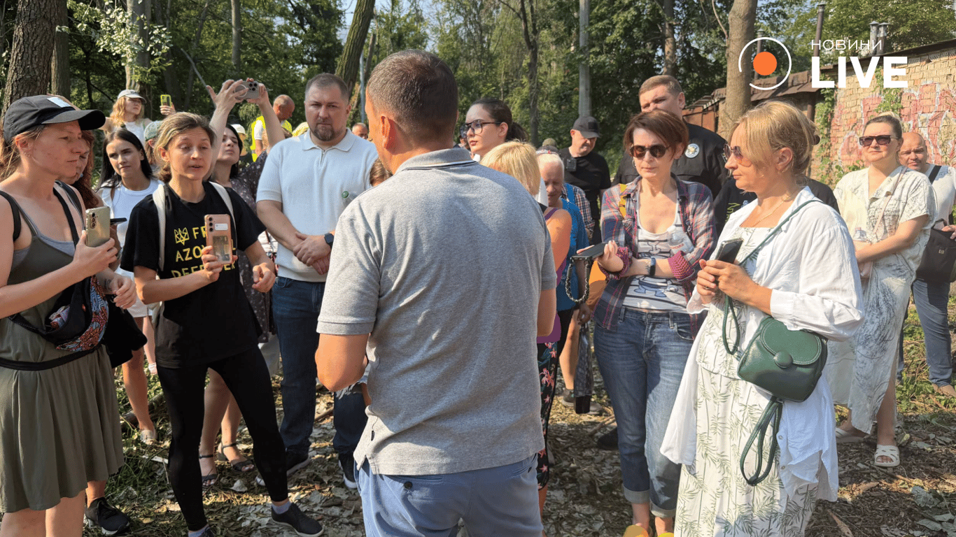 У Києві сталися сутички через вирубку парку на Теремках для нової тепломережі: репортаж - фото 2