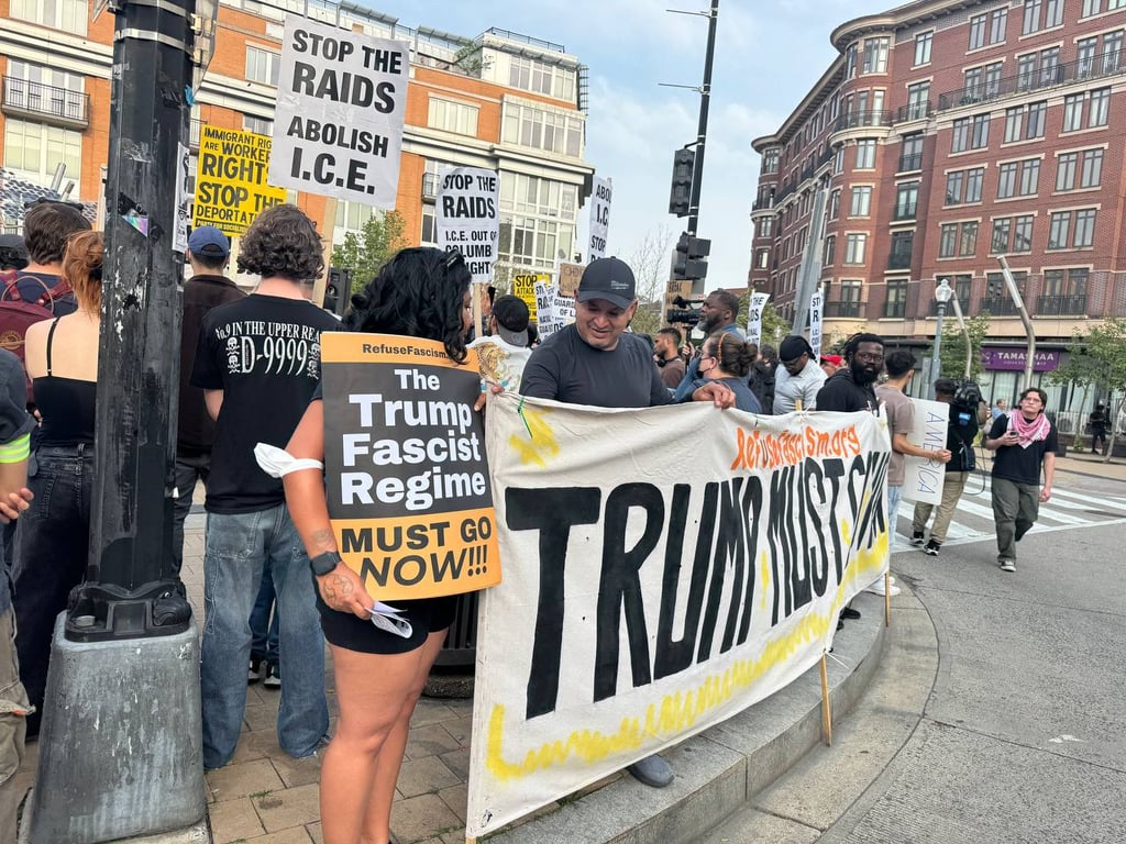 Митинг против ICE в Вашингтоне 