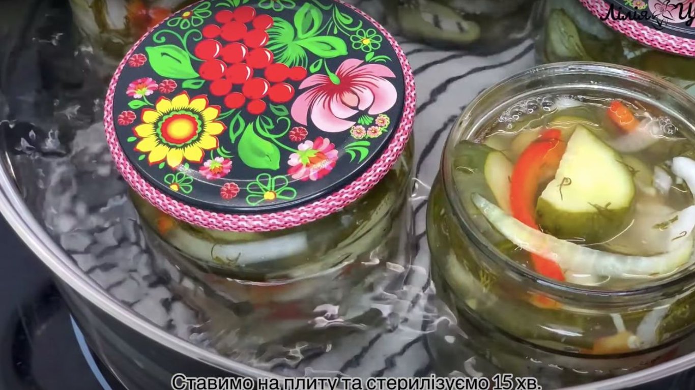 рецепт салату з огірків на зиму 