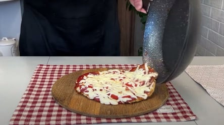Кабачкова піца на сковороді — такої ви ще не куштували - 285x160