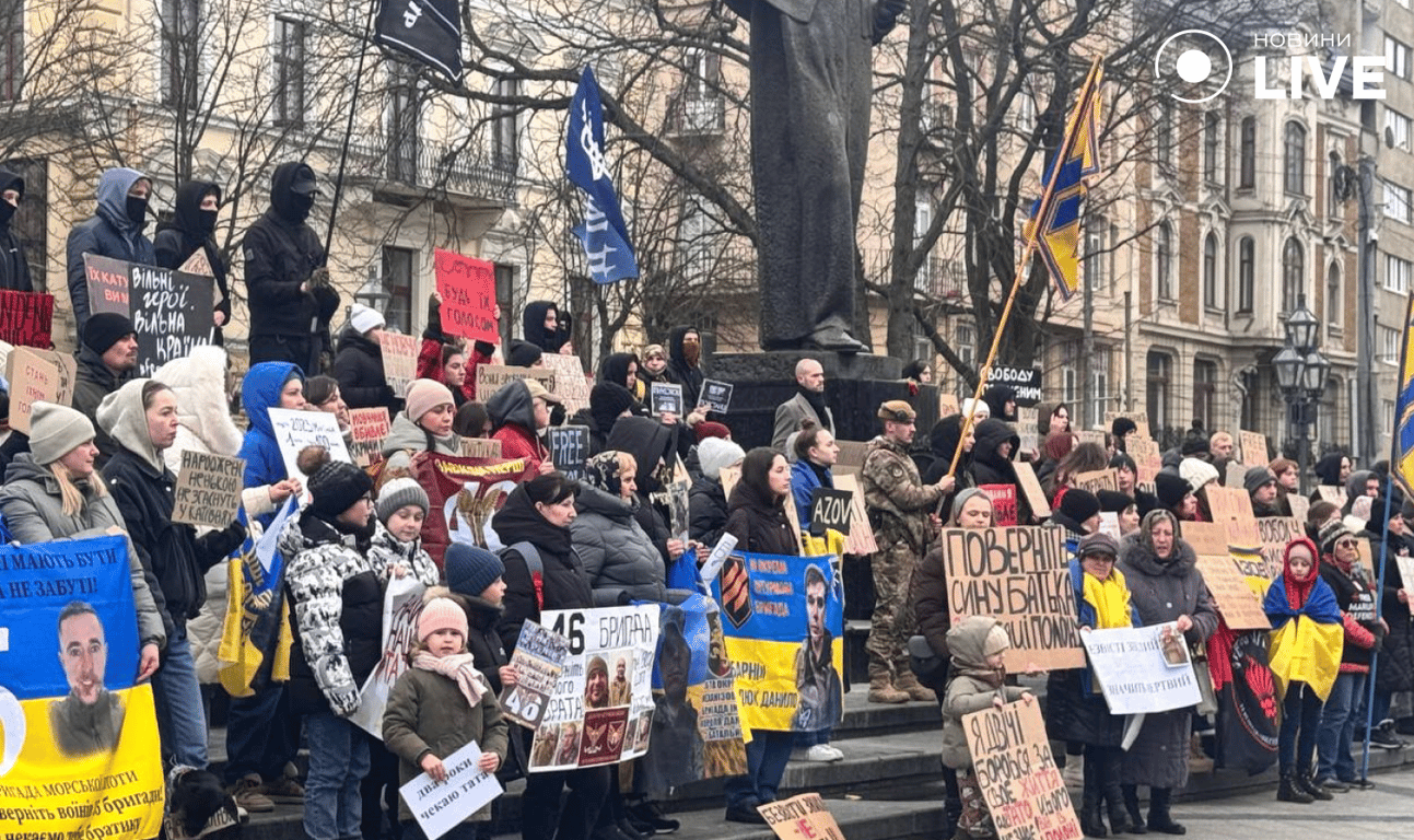 У Львові провели акцію FreeAzov: фото та відео