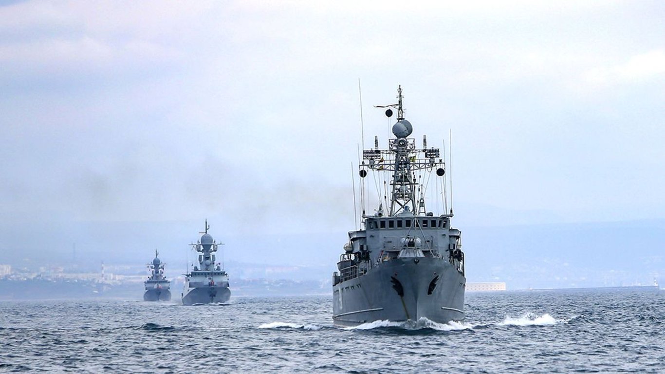 Из Босфора не зашло ни одного судна в интересах РФ —  сколько кораблей в Черном море