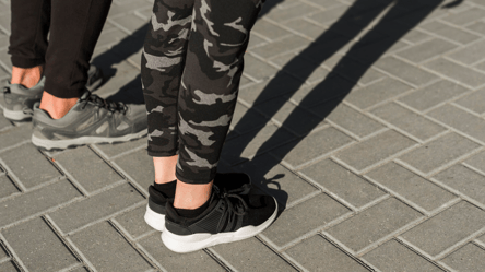 Трендові кросівки, які підкорять вуличну моду 2026 року - 285x160