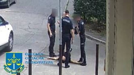Превысил обязанности и ударил мужчину: в Одессе будут судить бывшего полицейского - 285x160