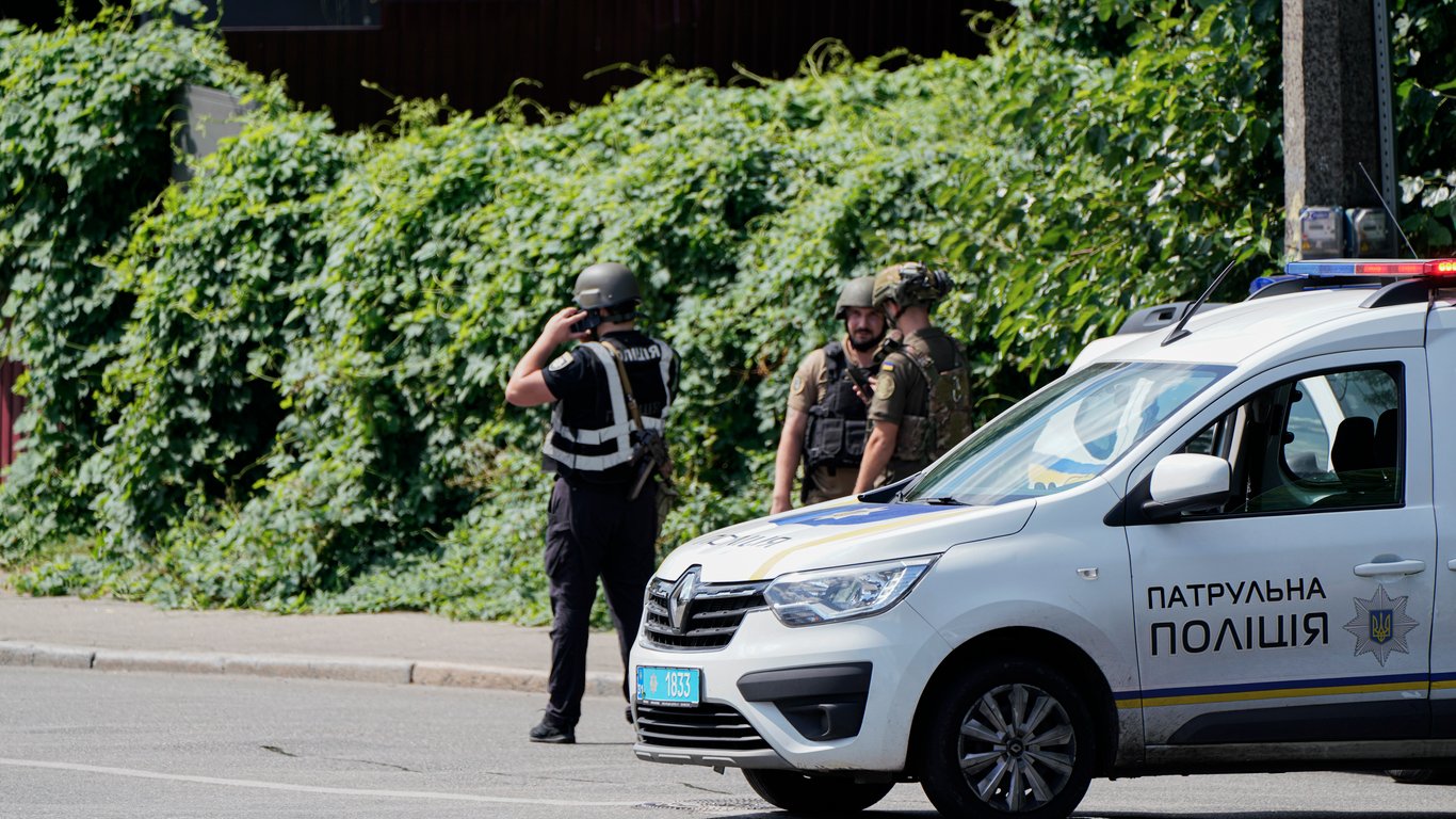 У Києві поліцейський застрелив чоловіка під час нападу
