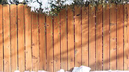 Забор между соседями — каким нормам должен соответствовать в 2026 - 285x160