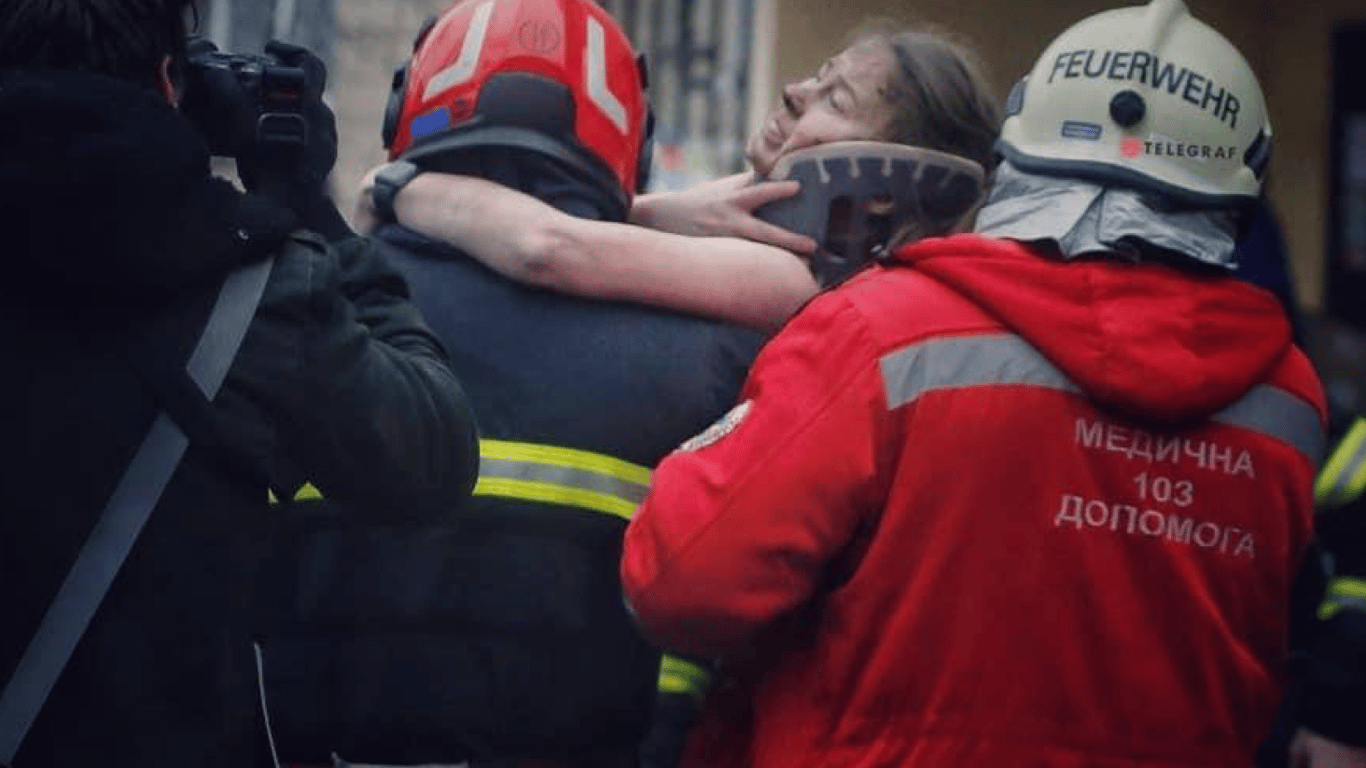 Трагедия в Днепре 14 января - из-под завалов достали женщину