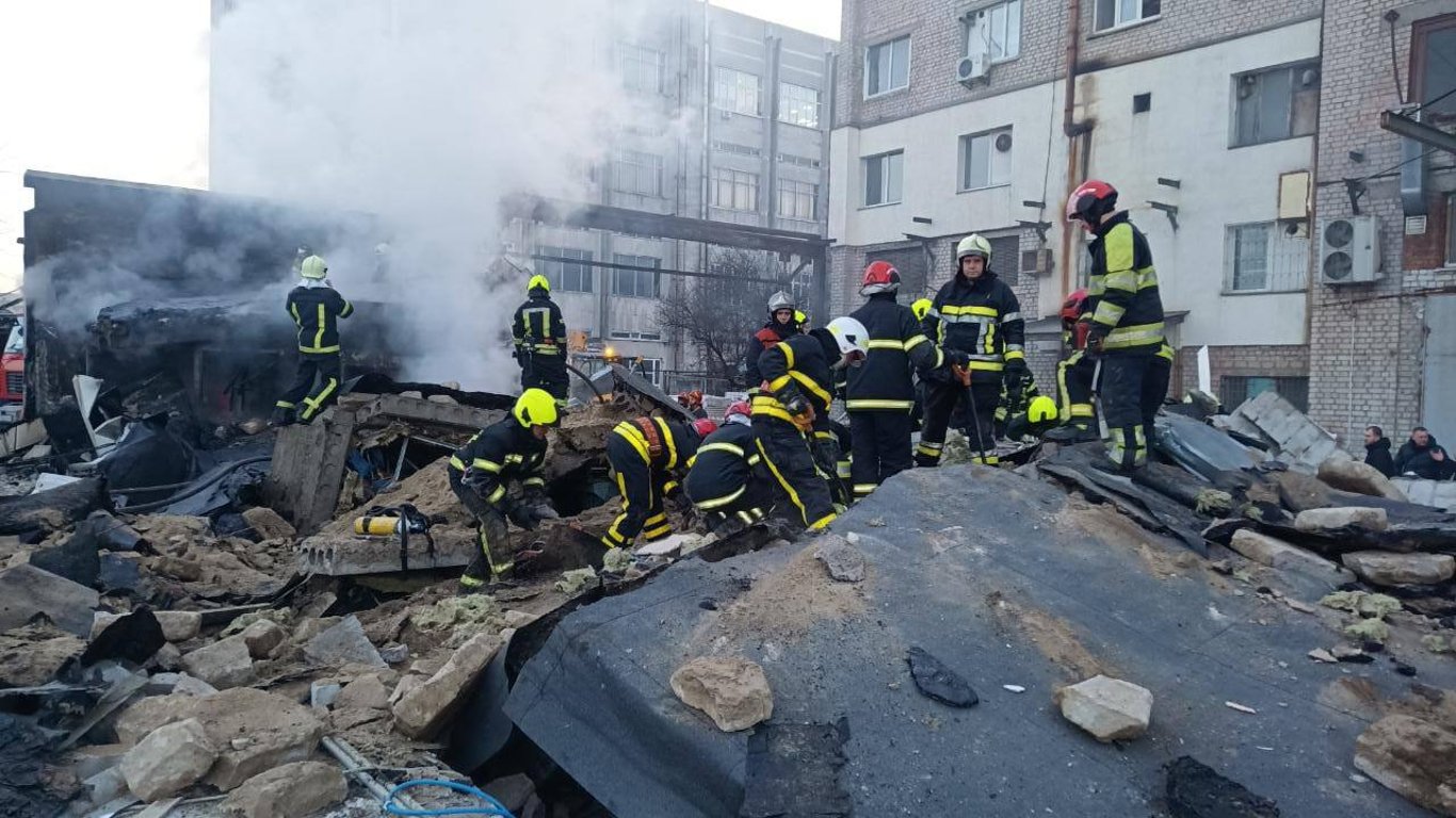 Взрыв в Дарницком районе столицы — кадры с места происшествия