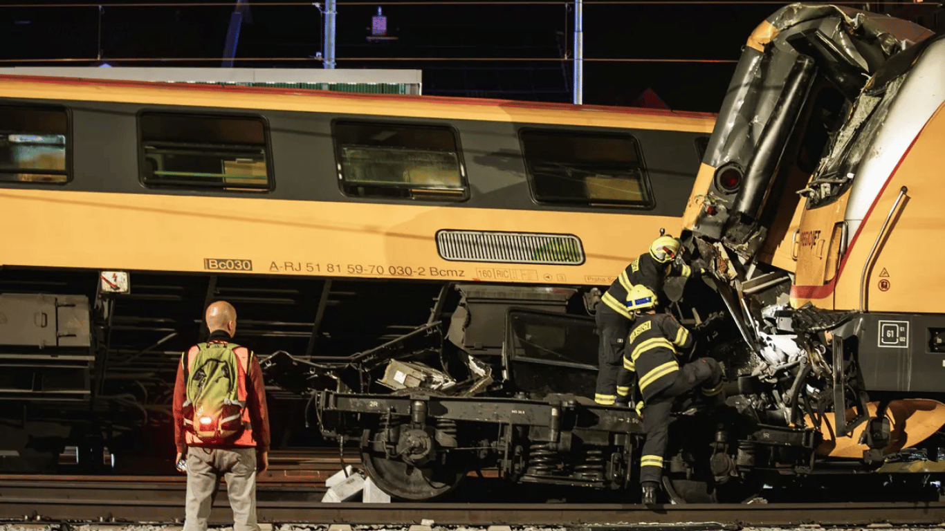 В Чехии после столкновения поездов погибли две украинки
