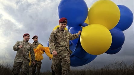 Бійці ДШВ відправили прапор України в бік окупованої Донеччини - 290x160