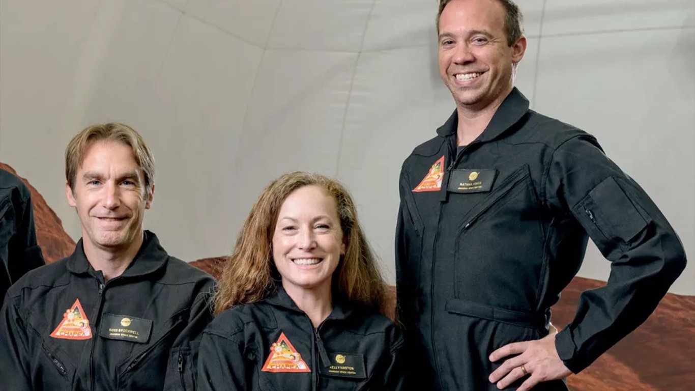 Четверо смельчаков: астронавты NASA начали имитированный полет на Марс